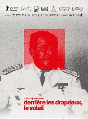 Derrière les drapeaux, le soleil